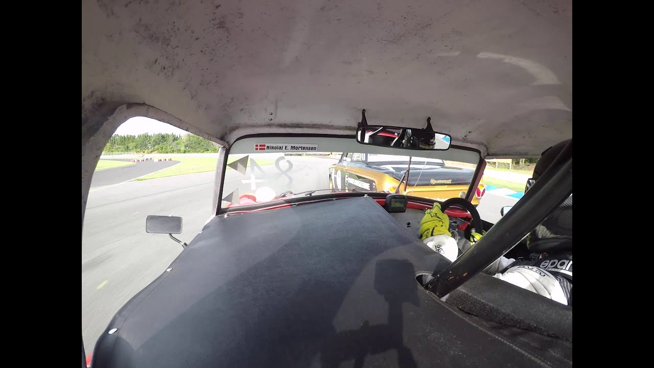 Hunting a Cortina in a Turner GT ! Close racing.