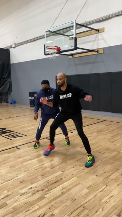 Teaching details in the footwork ✍🏾 #shorts
