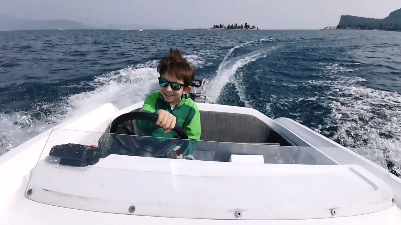 KAEBON EB EINS A clean design that combines style and sport -Easy for children to use.