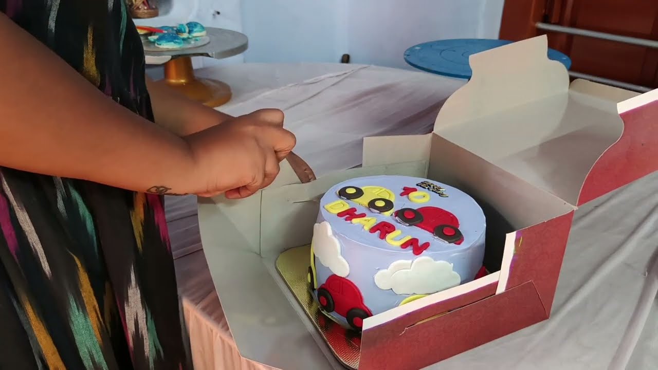 1 kg car theme cake , home Baker Coimbatore, home delivery available