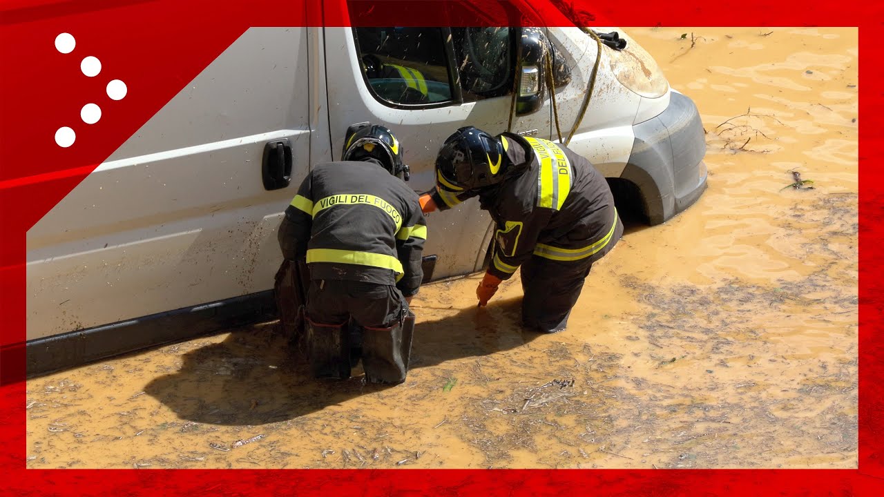 Ardesio, frana sulle case: al lavoro con idrovore e ruspe