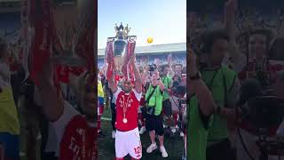Bukayo Saka starts the Arsenal chant with the fans. #arsenalnation #arsenalfans #arsenal #shorts