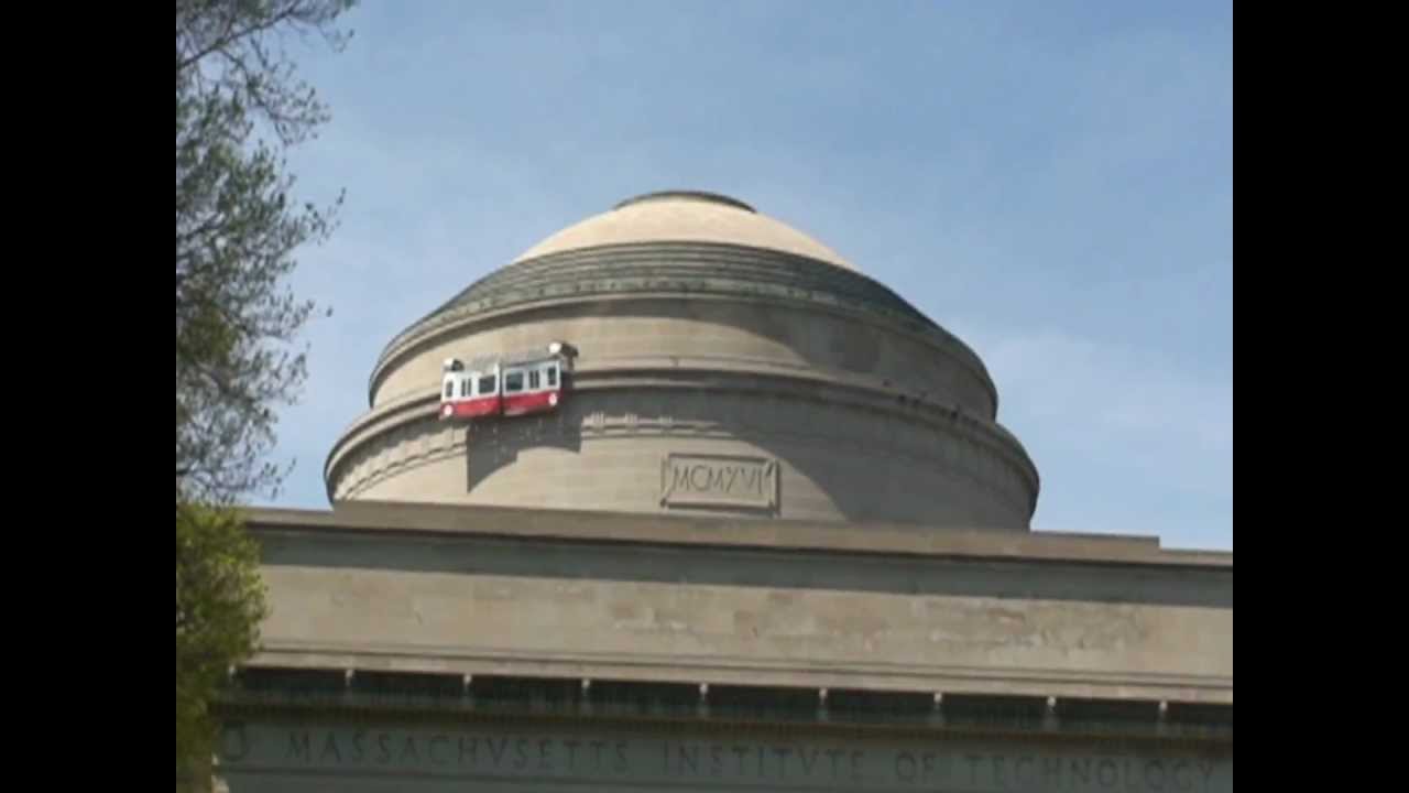 MIT Red Line Travels Around Dome