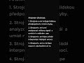 Adéla svým kolegům vysvětluje výhody strojového učení v kampaních na aplikace na Googlu. Která dvě