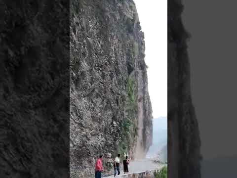 Landslide at Koti bridge, Chamba | चंबा जिले के कोटी पुल में खतरनाक भूस्खलन, Himachal Pradesh