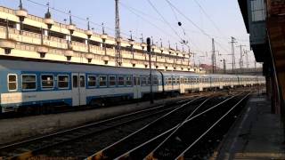 V43 2254 ingavonattal indul Szobra a Nyugatiból 2011.10.30. (HD)