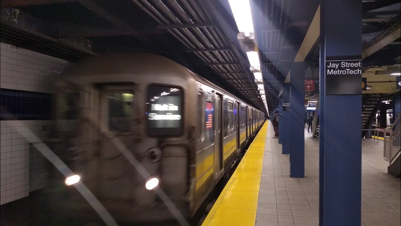 ⁴ᴷ R62A 5 Car Passing Jay St Metrotech