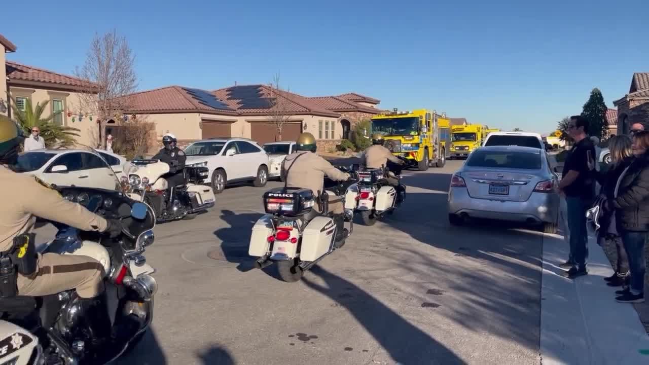 First responders pay tribute to one of their own on Christmas Day - YouTube