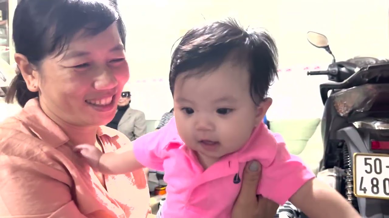 Bé Bơ thăm ông ngoại và dạo Aeon Giáng Sinh 2025