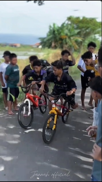 balap sepeda onthel 3 #shorts #viralvideo #sepeda #bmx #balaponthelsurabaya