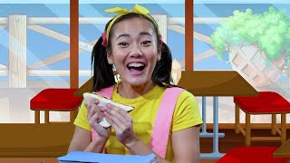 Ellie&#39;s Science Class Experiment | Funny School Video for Kids