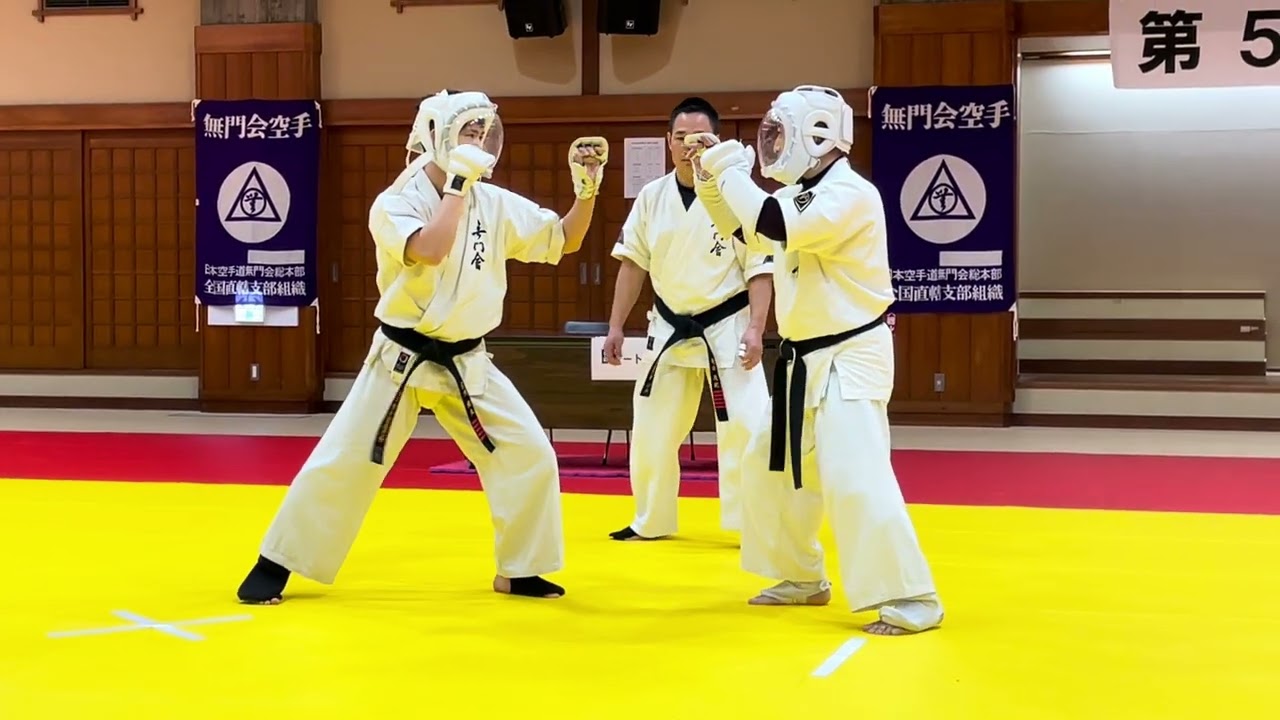 重量級、左、望月一成七段✖️右、古川祐大五段。望月七段の重量級の各試合には、深い思想が入っている。その内容は少しずつ分かってくる。