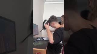 Tuğba eroğlu kardeşine şaka yaptı