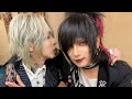 DEZERT Miyako passes his guitar to Chiaki