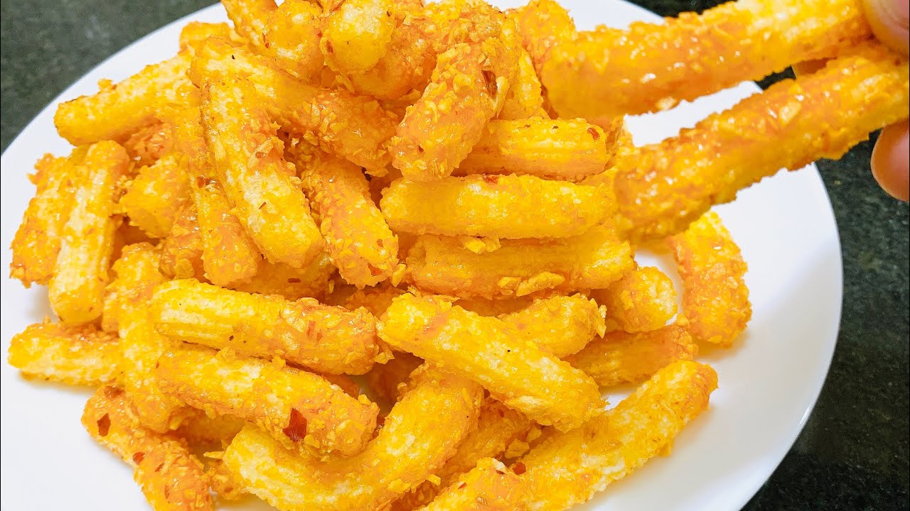 Làm nui chiên bơ tỏi ăn một lần là ghiền.