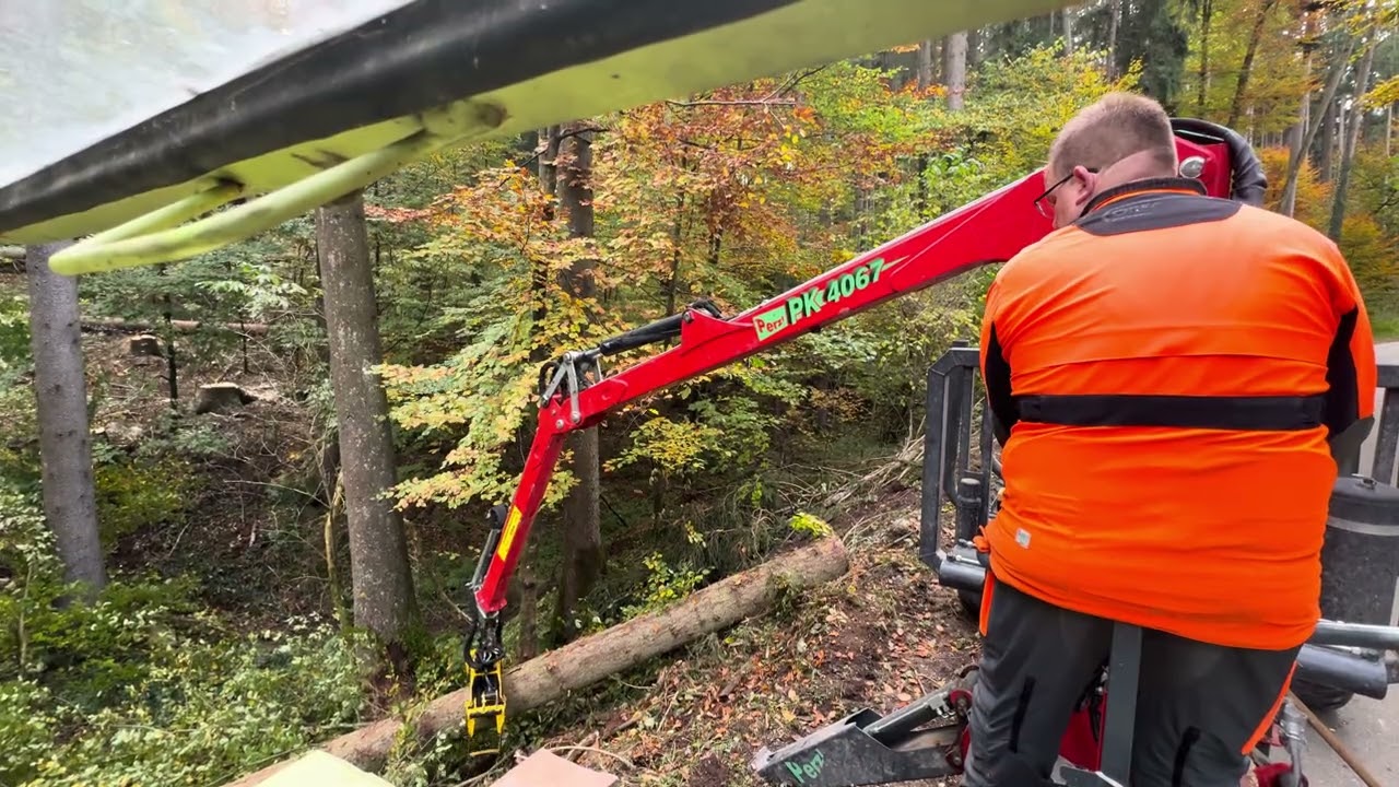 Holz laden mit Pertzl Rückeanhänger  