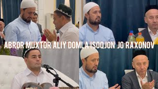 Isoqjon Jo’raxonov Abror Muxtor Aliy Hazratlari bilan to’yda bir davrada