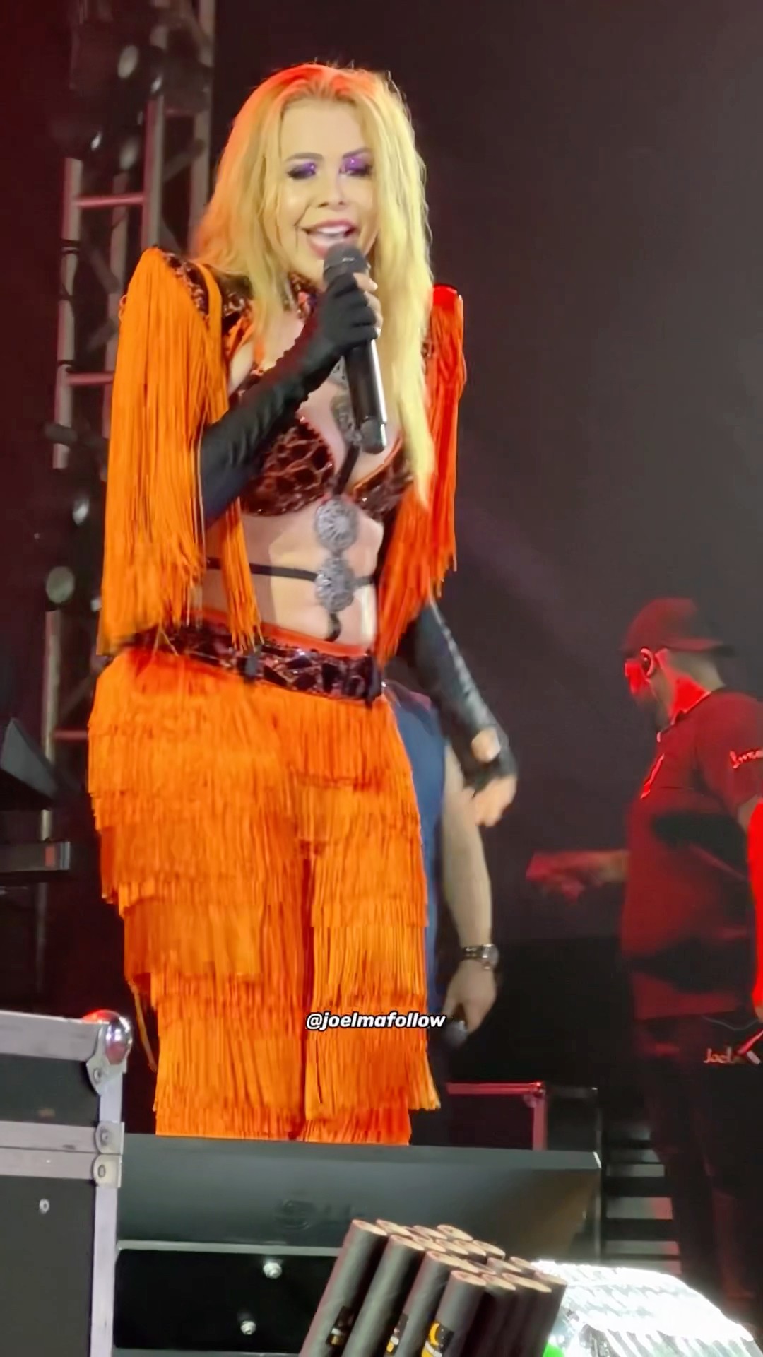 Joelma emocionou cantando Imagino