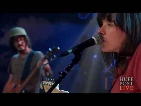 Courtney Barnett Performs "Avant Gardener" Live In-Studio