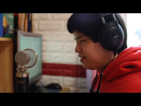 Слепая девушка из Шанхая изменила свою жизнь с помощью звукозаписи