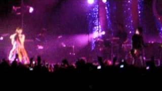 Phenomena Yeah Yeah Yeahs live at the Hordern Pavilion 8.01.10