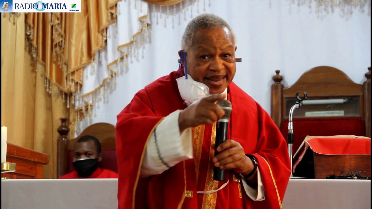 MONSINYORI MBIKU AWASHA MOTO MKALI KWENYE MAFUNDISHO YAKE DOMINIKA YA PENTEKOSTE/MUNGU UNAMJUA WEWE?