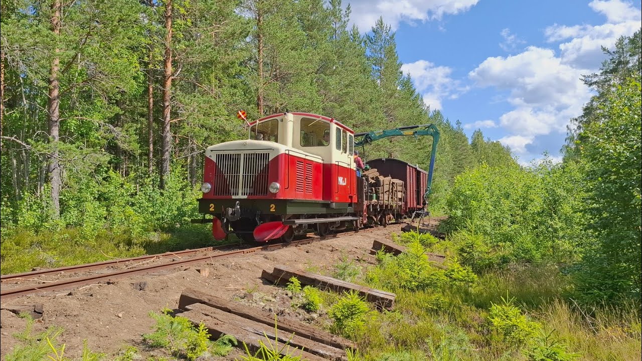 Jädraås-Tallås Järnväg - Z4p och kranvagn städar längs banvallen 