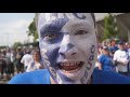 1. FC Magdeburg Meisterfeier mit Bierdusche und Sprung ins Publikum plus Stimmung der Spieler