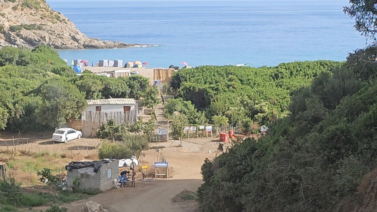 الطريق المؤدي لشاطئ واد الحجر