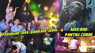 Cak Klewer Sat Set  Detik Pagar Barikade Brewog Jebol Akibat Terlalu Semangat Salam Olahraga
