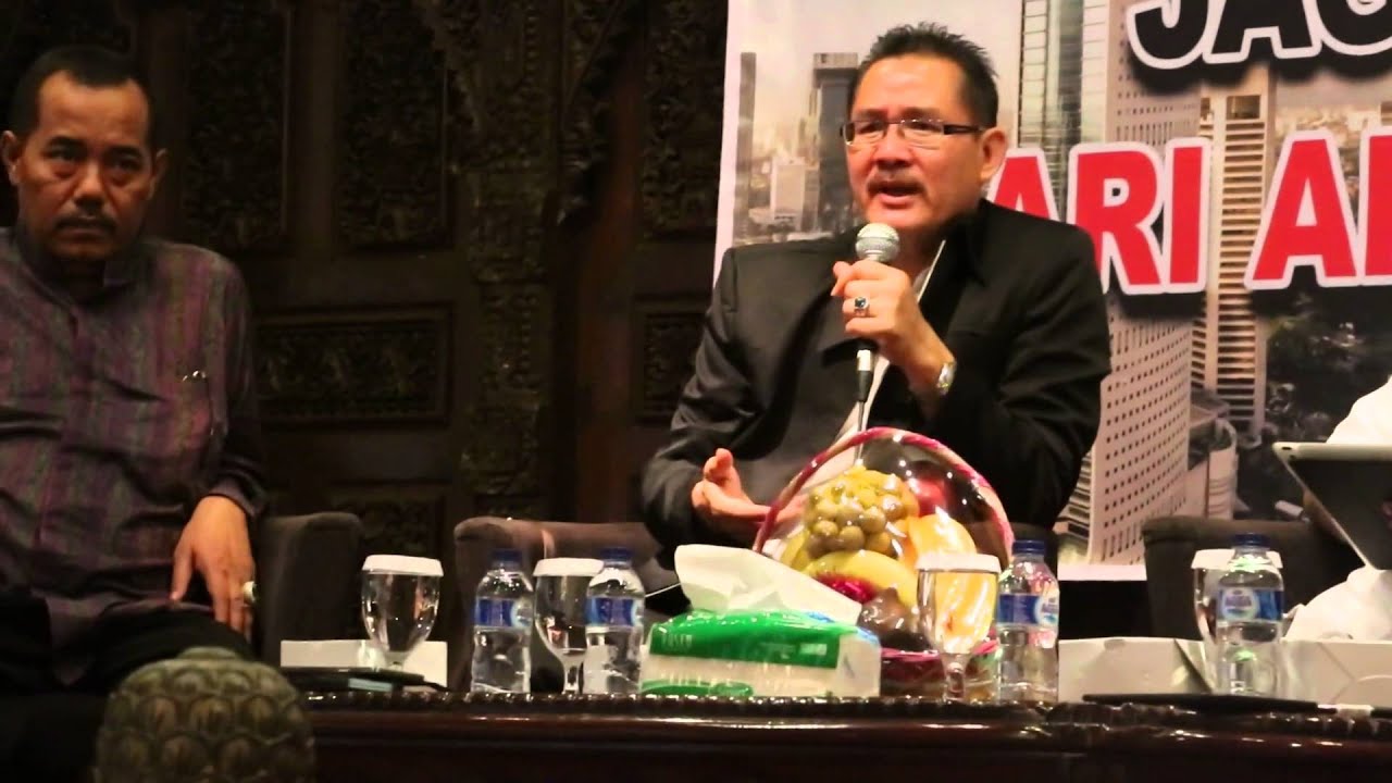 Hamry Gusman bersama Dra. BRA Moeryati Soedibyo dan None Jakarta 2014