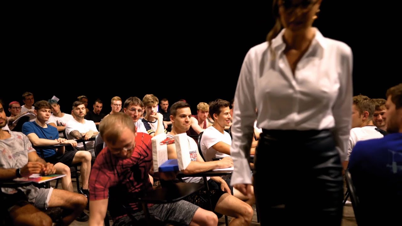 Laura Wontorra hot teacher