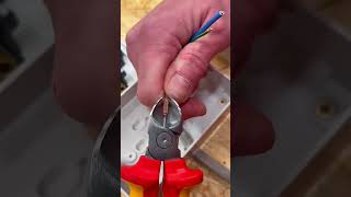 The Socket That Doesnt Need Tightening 🤯