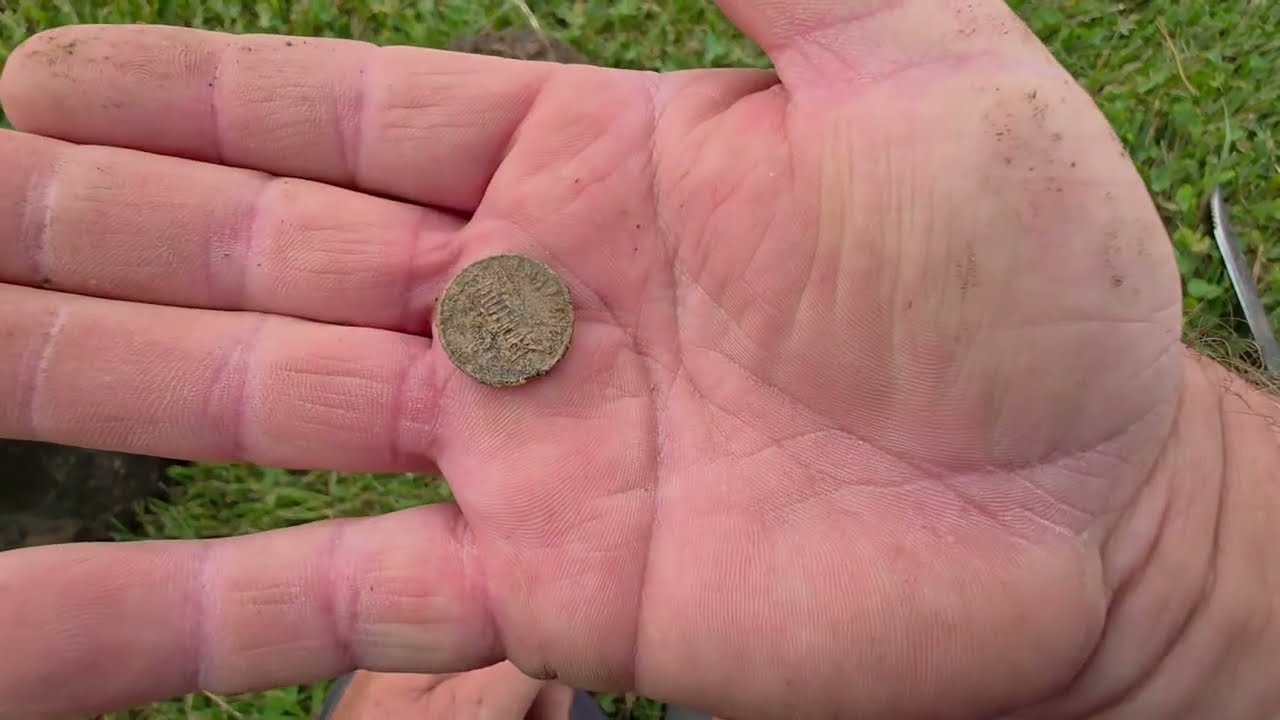 Metal detecting  an old fairgrounds!!