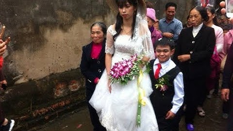 Tình yêu không phân biệt ngoại hình l Chú rể thấp hơn cô dâu 70 cm trong đám cưới ở Hà Nam