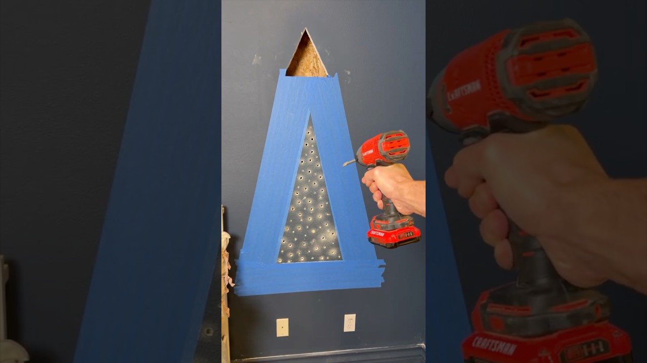 Папа построил светящуюся настенную рождественскую ёлку! 🎄