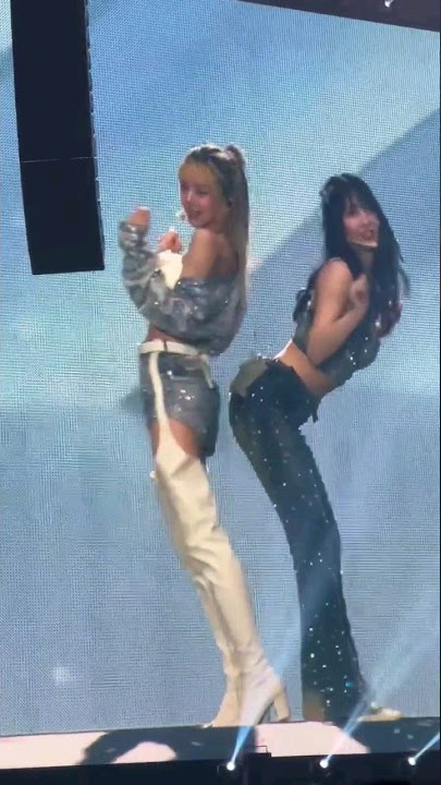 Chaeyoung x Momo Twerking 😳✨ #kpop #twice #chaeyoung #momo #momoedit #shortvideo #viral #shortvideo