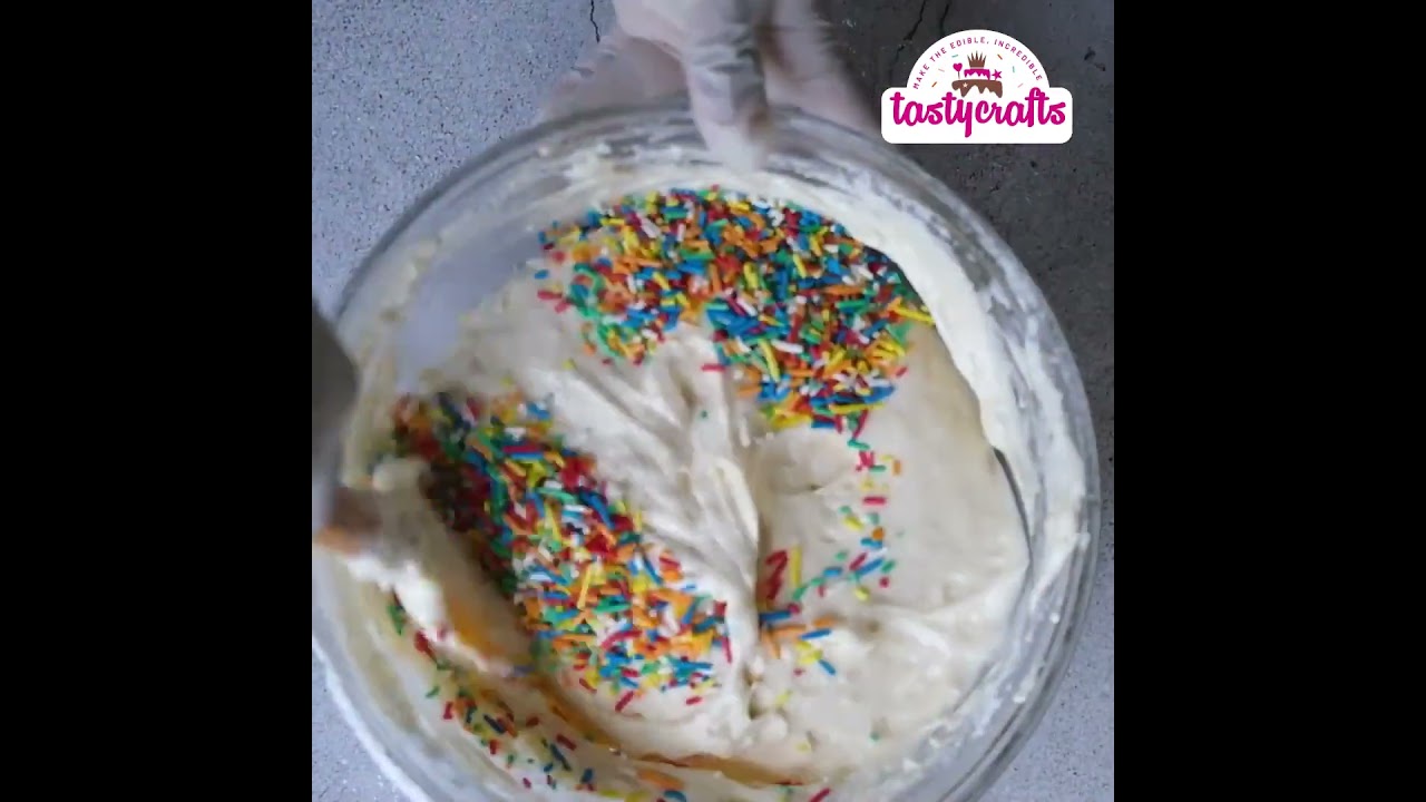 Tastycrafts Sprinkles inside Cakes 