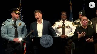 Download Lagu Minneapolis Mayor Jacob Frey tells ICE 'get the f--- out' in response to Minnesota shooting MP3