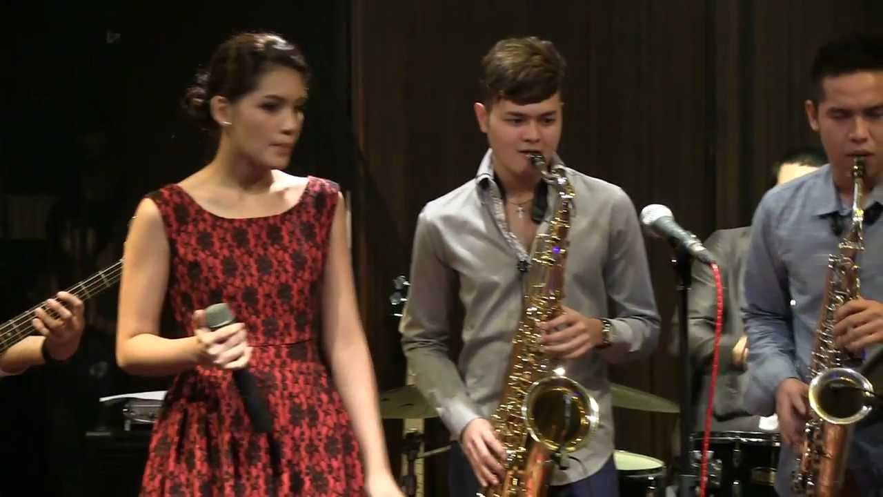 BLP ft. Monita Tahalea - Have Yourself A Merry Christmas @ Mostly Jazz 23/12/12 [HD]