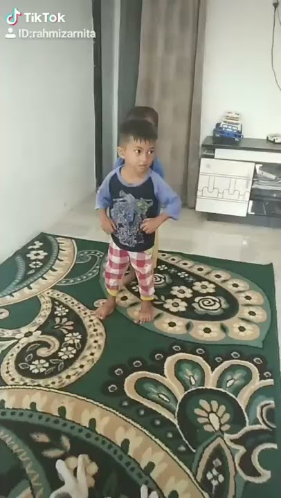 Gayamu itu lho dek yg bikin lucu