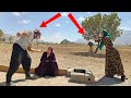 A stranger lurks in ambush for Jamila and Ismail.