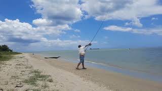 Off the Ground cast. OTG. Full 270 degrees OTG. Surfcasting Mauritius.