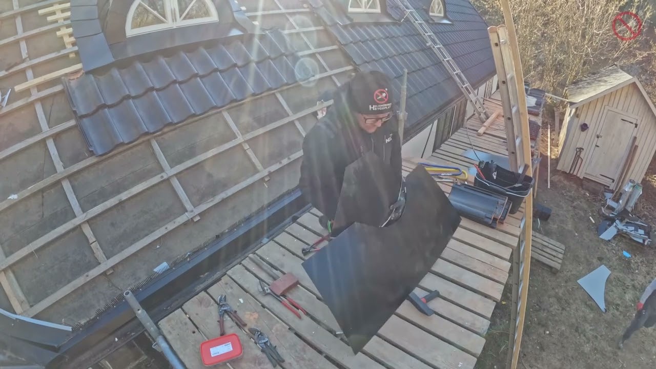 ANTYFARMER - Mała czarna lukarna