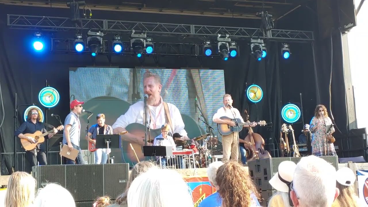 Rory Feek & Friends - Don't It Make You Want to Go Home