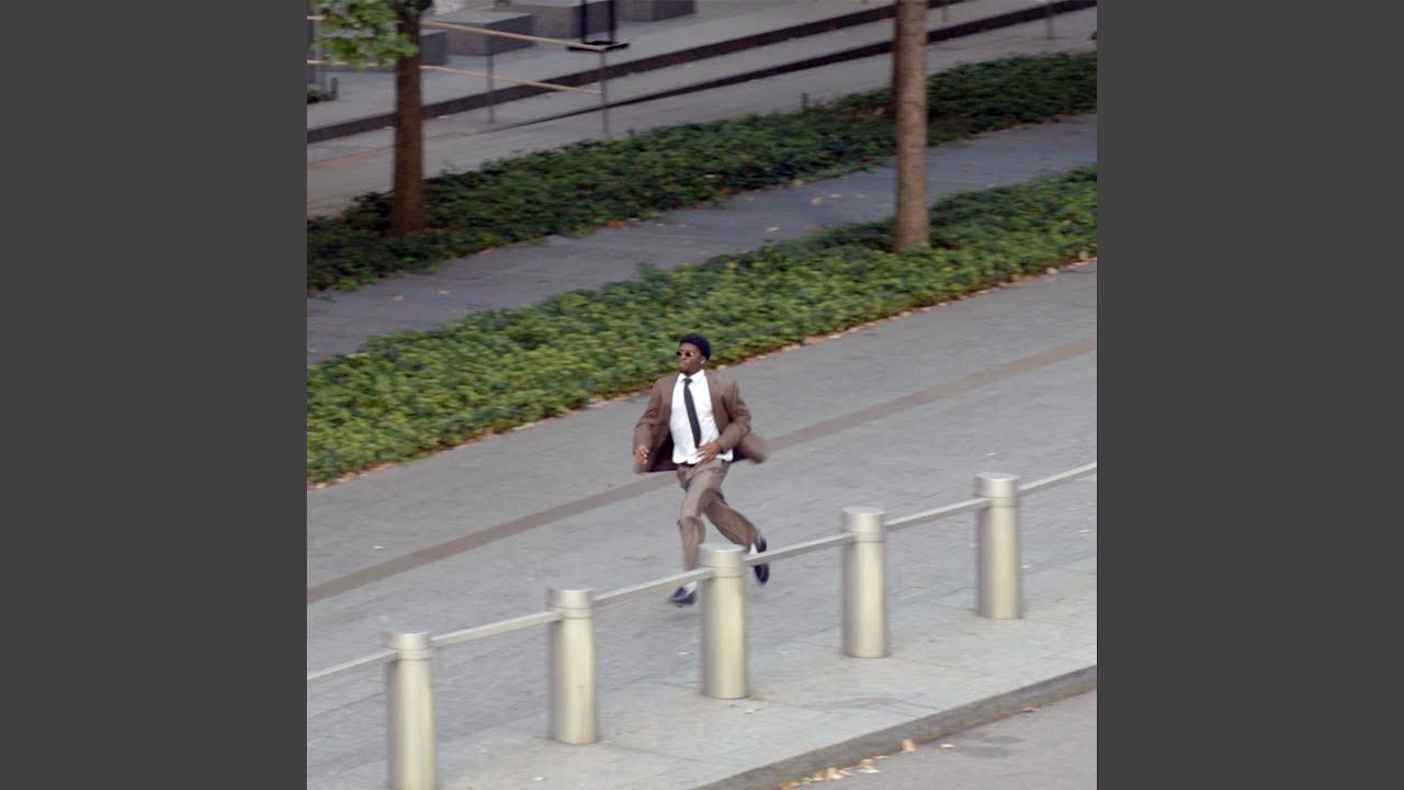 Guarda LOUD su YouTube Guarda LOUD su YouTube