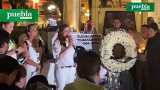 Poblanos rinden homenaje a Elena Larrea en el Zócalo de Puebla