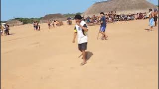 Gulat Huka Huka wanita dari suku Xinguano pedalaman Brazil