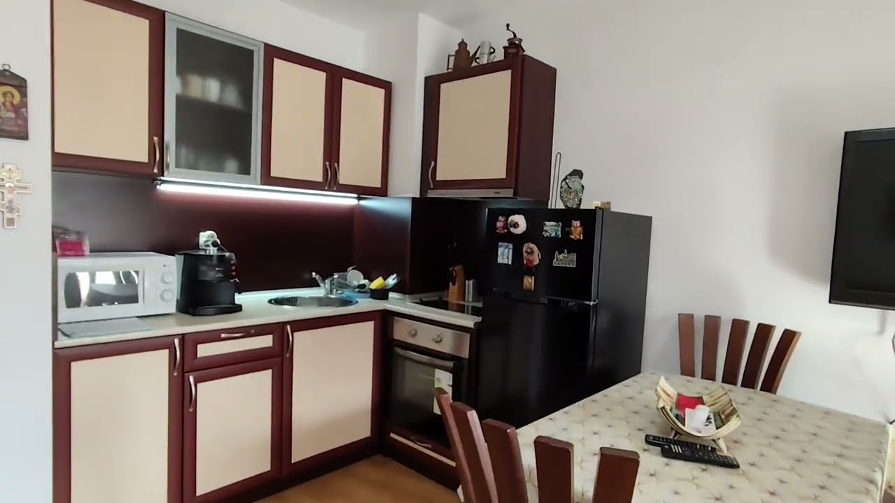 Обзаведен тристаен апартамент в жилищна сграда в гр. Банско 