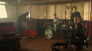 Video thumbnail of "Kaiser Chiefs - Never Miss A Beat (Official Video)"